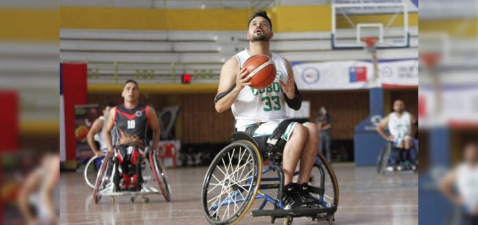 educacion fisica 1 Deportistas usuarios de silla de ruedas juegan baloncesto