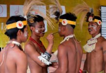 Costa Rica reconoce diversidad indígena Personas indígenas con vestimenta tradicional