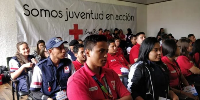 vinculacion de la Cruz Roja Jóvenes participan en una actividad de la Cruz Roja