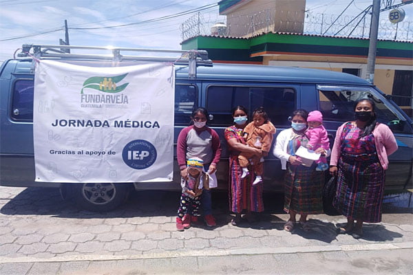 FUNDARVEJA-promovio-participacion-de-familias-en-jornada-medica