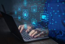 Emprendimientos tecnológicos impulsan desarrollo costarricense Persona utiliza una computadora con iconos de seguridad digital