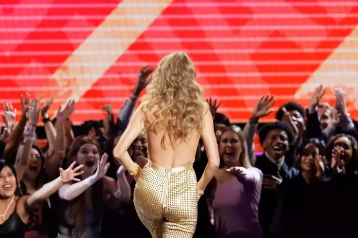 taylor-swift-lucha-por-un-cambio-tras-el-fiasco-de-ticketmaster-en-eras-tour-es-depredador-y-horrible-0