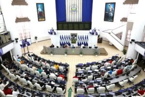 Integrantes de la Asamblea Nacional en Nicaragua ratifican la reforma sobre nacionalidad nicaragüense que redefine el concepto de doble nacionalidad, promovida por Daniel Ortega y Rosario Murillo.