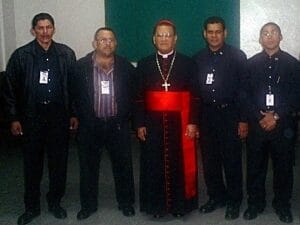 Cardenal Miguel Obando y Bravo, en su visita a Costa Rica el 7 de diciembre 2007 durante la celebracion de la Purísima en el parque central de San José, despues de oficiar una en la Catedral costarriense ante un multitudinaria presencia de nicaragüenses. Foto-Jesús Sánchez/Informativo JBS