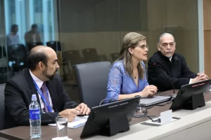 En la entrevista sobre reforma institucional y resistencia al cambio, Marlon Navarro (izq.) y Jorge Ortega destacan el rol de Mideplan en Costa Rica.