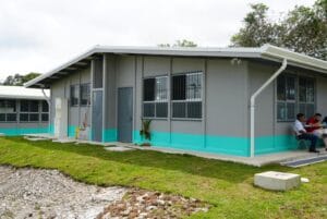 Imagen de la escuela destacando la electrificación rural en Escuela Copey, Coto Brus, facilitado por ICE.
