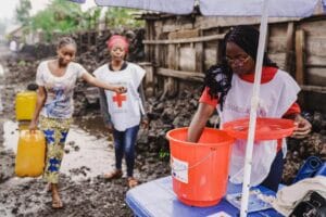 En la República Democrática del Congo una grave epidemia de cólera ha registrado más de 58 000 casos sospechosos en nueve meses, mientras el colapso de sistemas de agua potable y saneamiento alimenta la crisis.