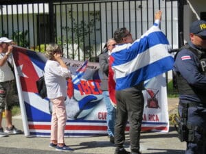 Protesta de cubanos en conmemoración de los 77 años de la declaracion Universal del los Derechos Humanos /Foto-Aracelly Sequeira_InformativoJBS