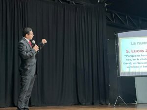 Andrés Castro, director regional de la Fundación IYF (Fraternidad Internacional de Jóvenes) en Cartago y evangelista de la Iglesia Buenas Nuevas en Cartago